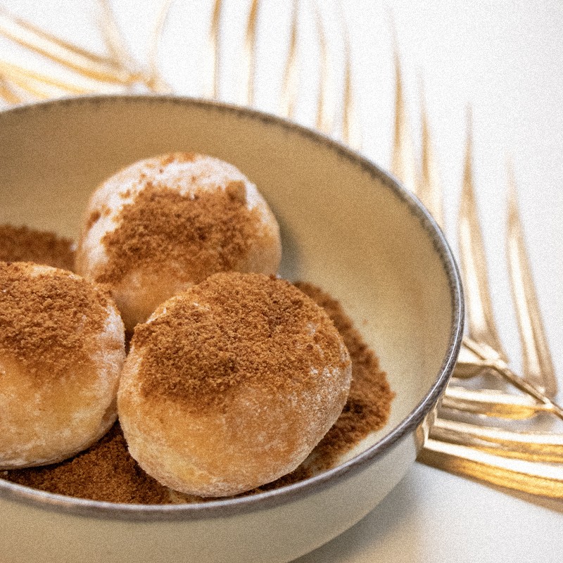 beignets saupoudrés de sucre de fleur de palmier