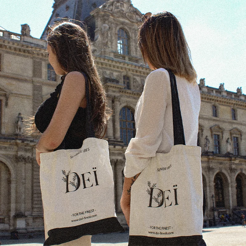 filles avec sacs DEI