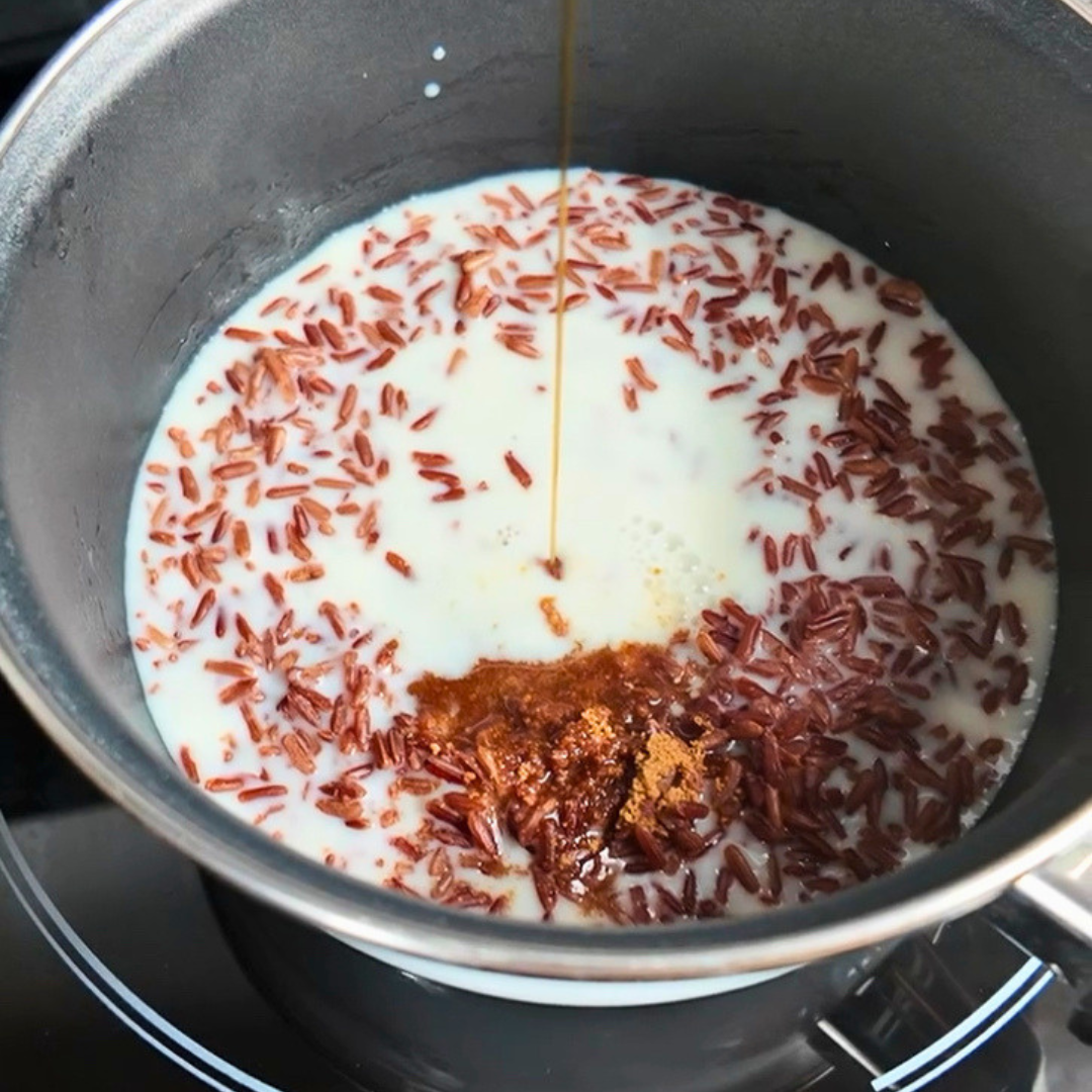 riz paddy dans une main