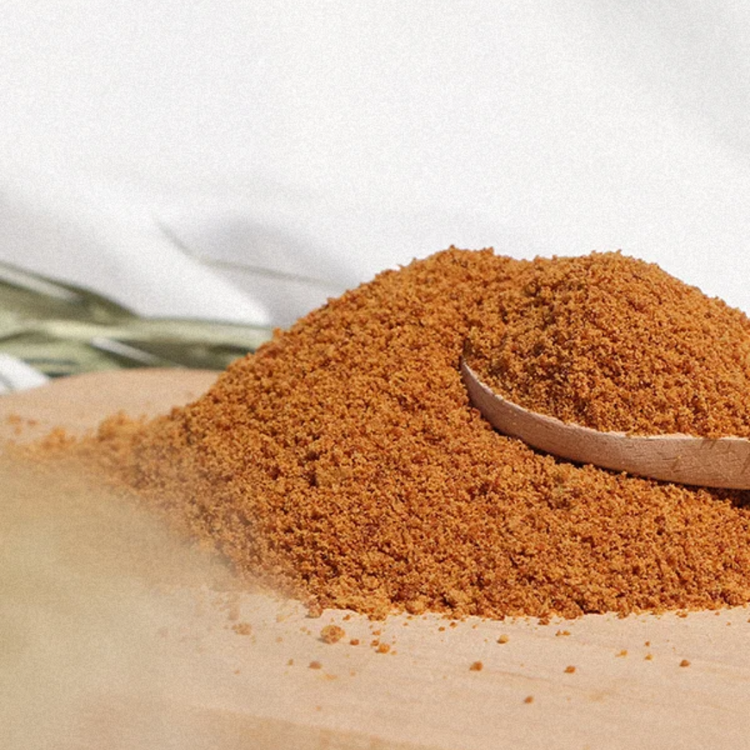 chaîne de montagnes de l'Himalaya sous un couché de soleil